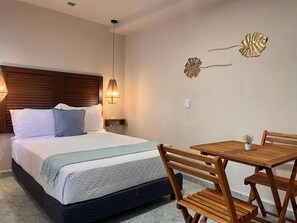 Iron/ironing board, WiFi, bed sheets - Downtown Cozy Studio (Cancún)