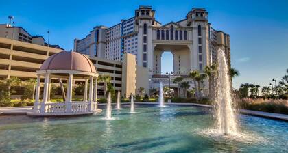 New! Stunning Home with Private Courtyard in North Beach Resort & Villas - 500 Yards to Pools/Beach