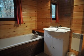 Bathtub - Chalet in Belgium with Cozy Wood Interior (Oignies)