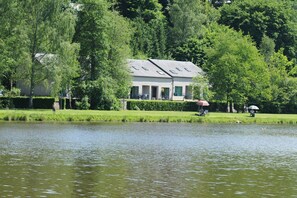 Exterior - Cottage by Lake in Vielsalm with Sauna (Vielsalm)