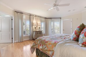 3 bedrooms, desk, iron/ironing board, free WiFi