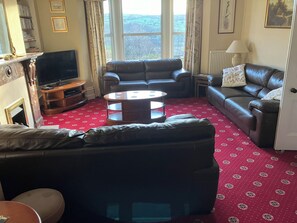 Smart TV, fireplace, DVD player, video library - Beautiful Victorian house with stunning views of Matlock and the Derwent valley (Matlock)