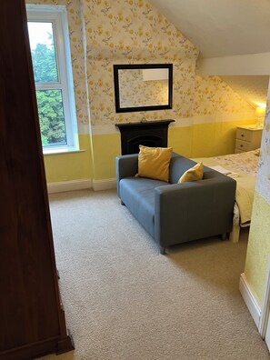 8 quartos, ferros/tábuas de passar roupa, berço de viagem