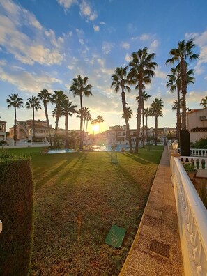 Property grounds - Casa Carlo - Charming bungalow in Playa Flamenca with pool (Orihuela)