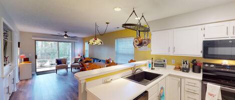 ثلاجة، ميكروويف، فرن، موقد طهي مسطح