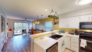 ثلاجة، ميكروويف، فرن، موقد طهي مسطح