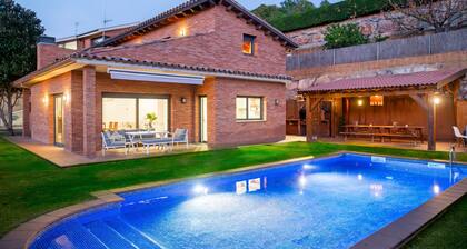 House with jacuzzi near the beach ideal for families