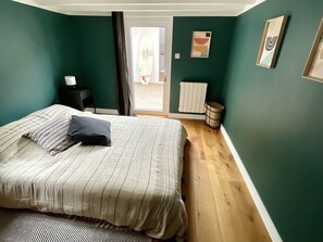 5 slaapkamers, een strijkplank/strijkijzer, reisbedje, gratis wifi