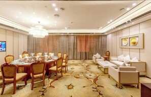 Dining - Ronghu Hotel (Yueyang County)