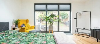 New Large Studio / Annex with private parking