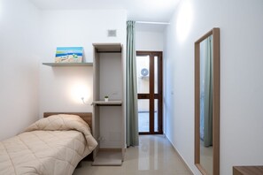 3 bedrooms, iron/ironing board, bed sheets