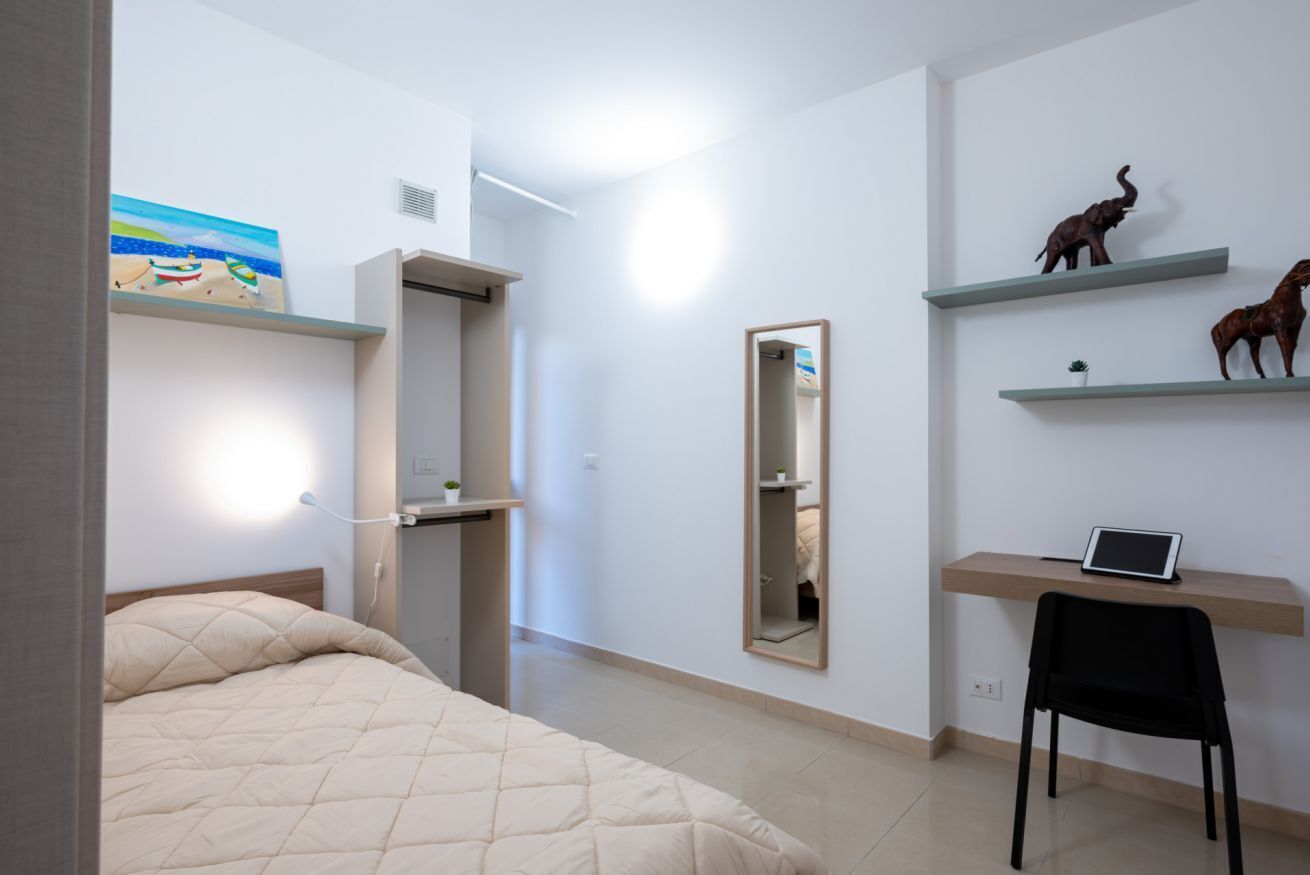 3 bedrooms, desk, iron/ironing board, bed sheets