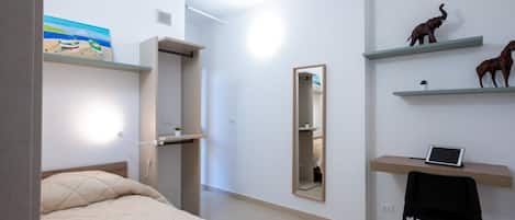 3 室のベッドルーム、デスク、アイロン / アイロン台、ベッドシーツ