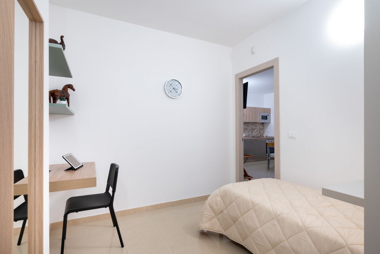 3 slaapkamers, een bureau, een strijkplank/strijkijzer, beddengoed