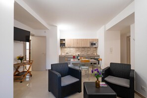 Interior - Roomy and cozy 112 smq apartment in the historical center of Catania, a few steps from the main points of interest of the city. 5 minutes on foot from Teatro Romano, 9 min from Piazza Duomo and 10 min from Basilica della Collegiata.The property located o (Catania)