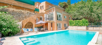 Nice villa in Vence with a large swimming pool