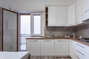Horno, parrilla de estufa y lavavajillas 