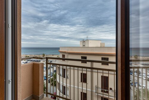 Trapani Seaview Modern Apartment near the Beach