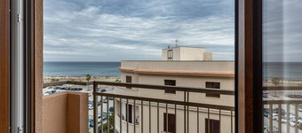 Trapani Seaview Modern Apartment near the Beach