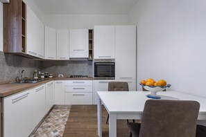 Horno, placa de cocina y lavavajillas