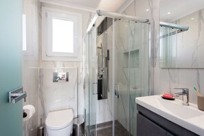 Shower, hair dryer, towels - Marianna Back Suite (CORFU)