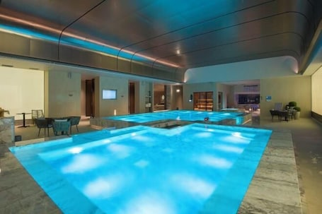 Piscina. Jinlongtan jiudian