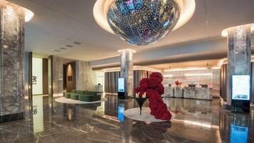 Lobby lounge