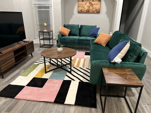 Newly renovated 5bed/3bath townhouse in Station North arts district