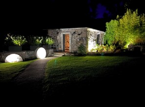 المنطقة المحيطة بالمنشأة