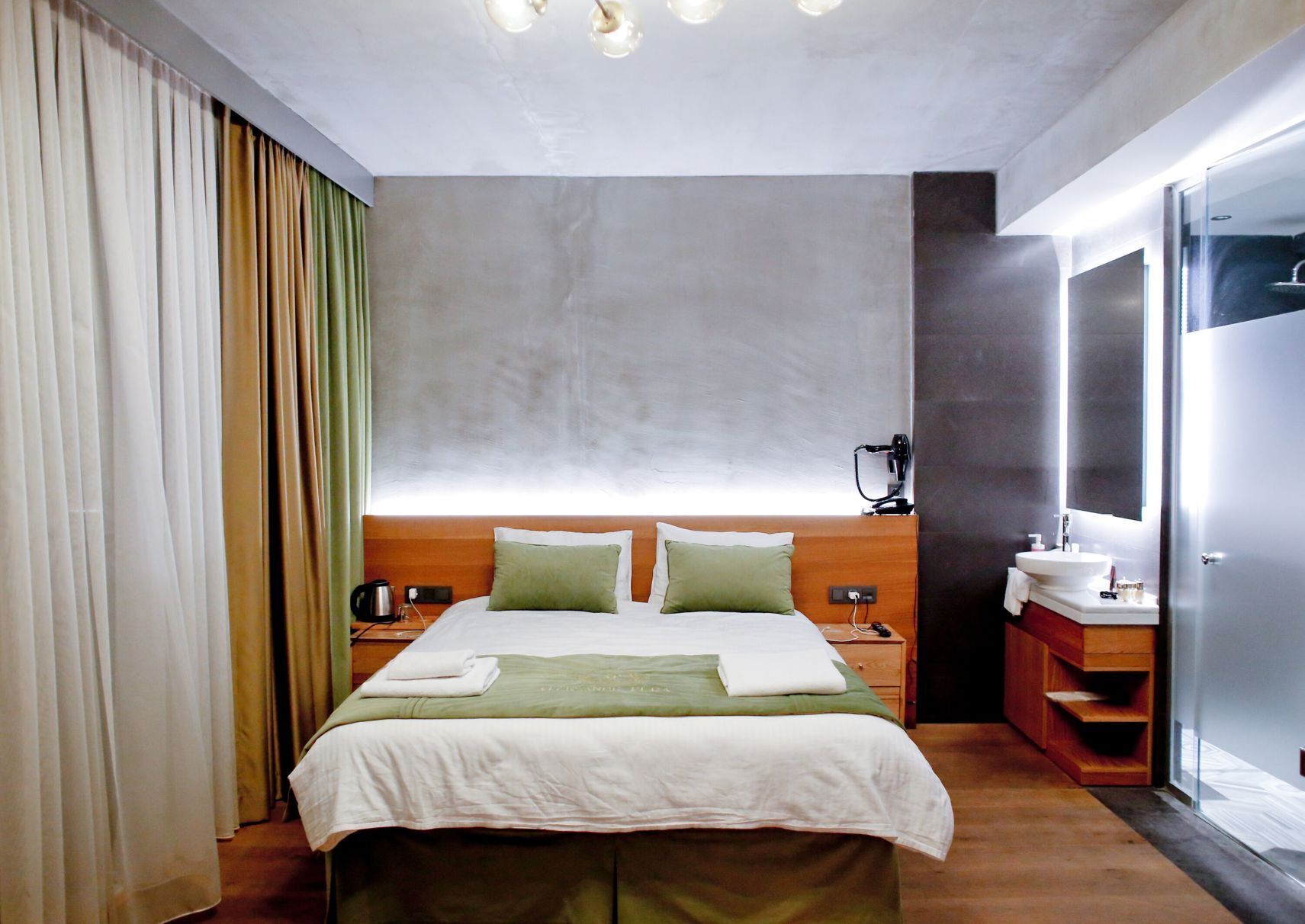 Premium bedding, minibar, in-room safe, individually furnished