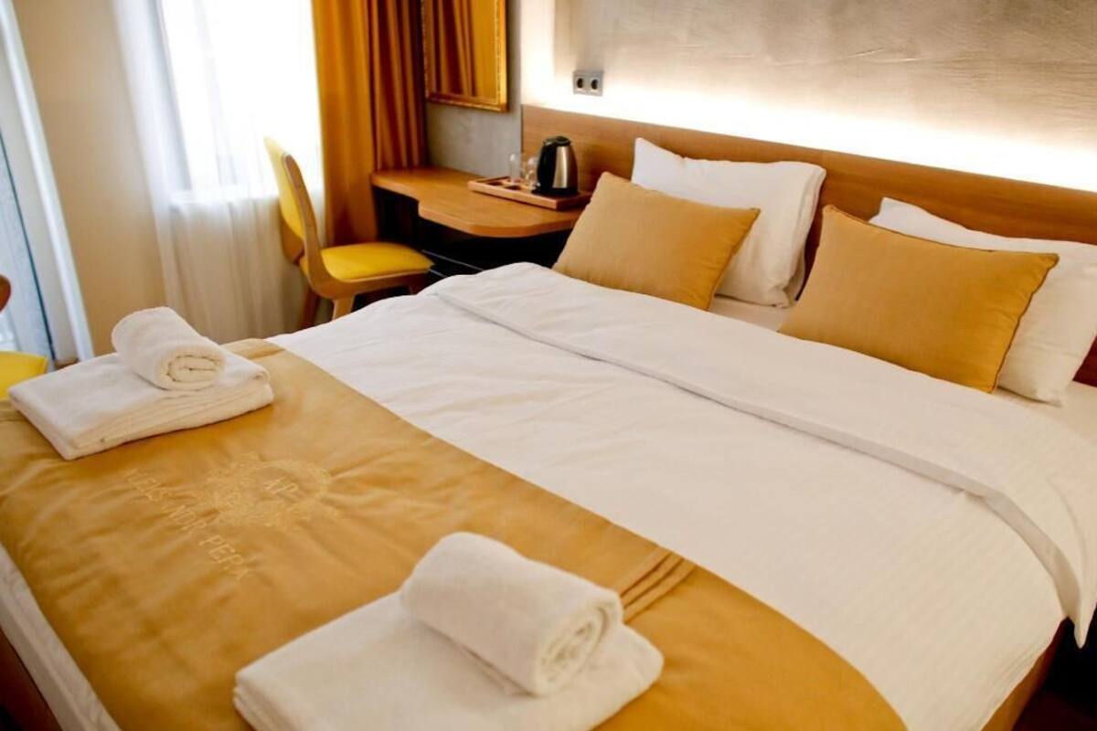 Premium bedding, minibar, in-room safe, individually furnished