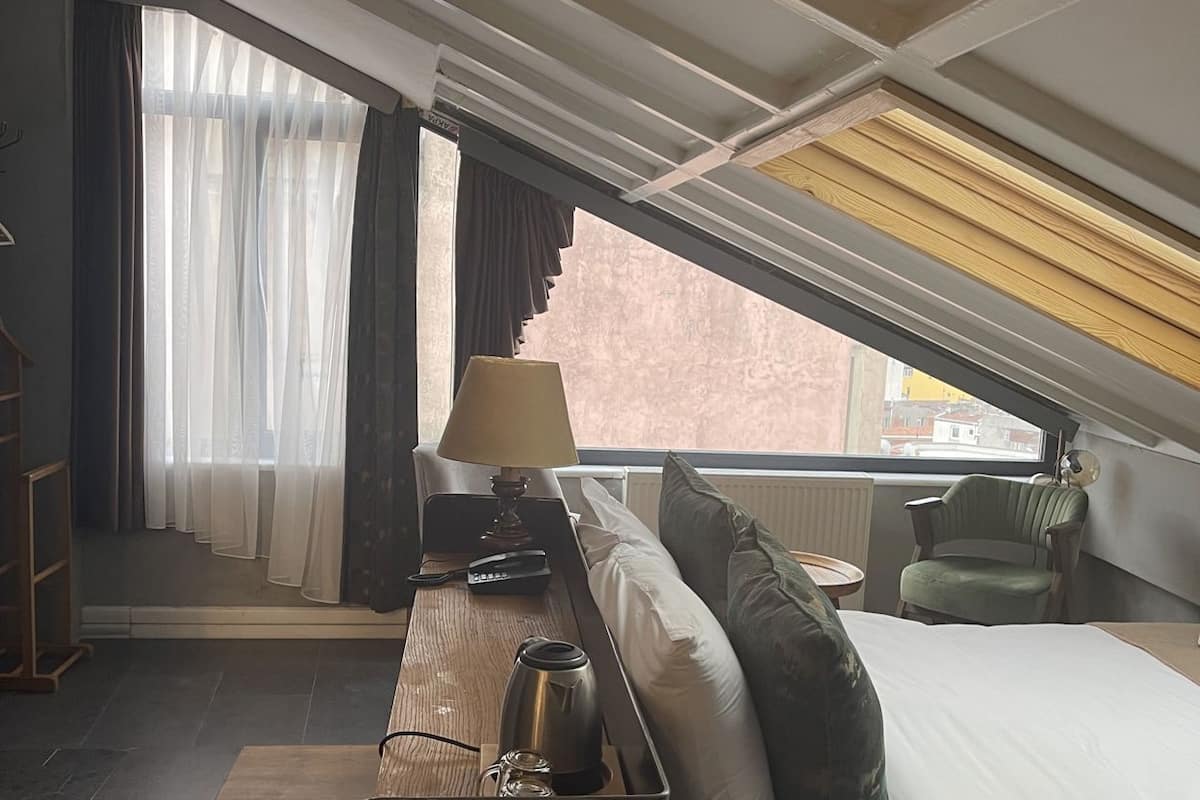 Premium bedding, minibar, in-room safe, individually furnished