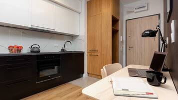 Kühlschrank, Ofen, Herdplatte, Geschirrspüler