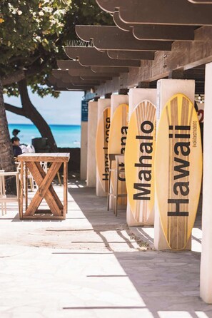 Outdoor dining - Waikiki Banyan Fabulous Ocean View Condo + Parking (Honolulu)