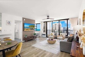 Smart TV - Waikiki Banyan Fabulous Ocean View Condo + Parking (Honolulu)