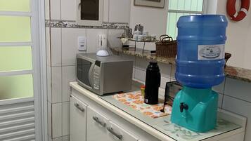 冰箱、微波炉、炉灶、搅拌机