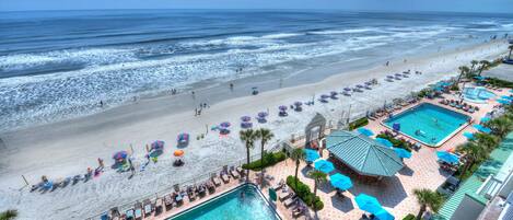 من حمّامات السباحة المغطاة، حمّام سباحة مُدفَّأ