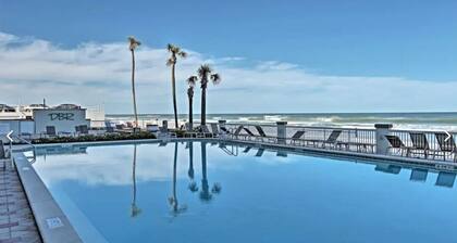 720- 1BR Oceanfront Condo • Balcony & Beach Access