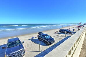På stranden