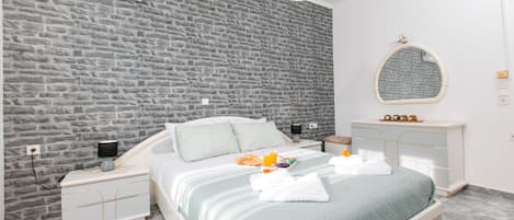 2 bedrooms, iron/ironing board, travel cot, WiFi