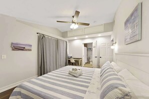 3 bedrooms, desk, iron/ironing board, travel cot - Home w/pool By Dream Vacation unit DFS (Deerfield Beach)