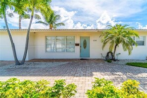 Exterior - Home w/pool by PMI unit DFS (Deerfield Beach)