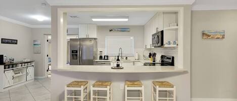 Refrigerador, microondas, horno, placa de cocina