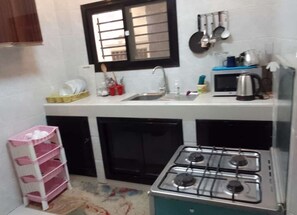 Fridge, microwave, coffee/tea maker, electric kettle - Residence mouna (Dakar)