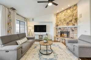 Smart TV, table tennis