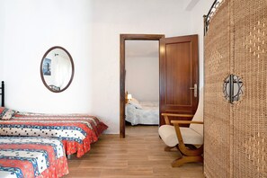 3 habitaciones, tabla de planchar con plancha, wifi y ropa de cama 