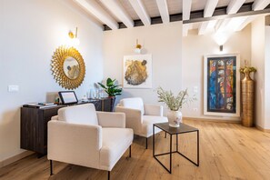 Lobby - Villa "Cavalino Boutiquehouse" with Lake View, Pool & Wi-Fi (Cavaion Veronese)