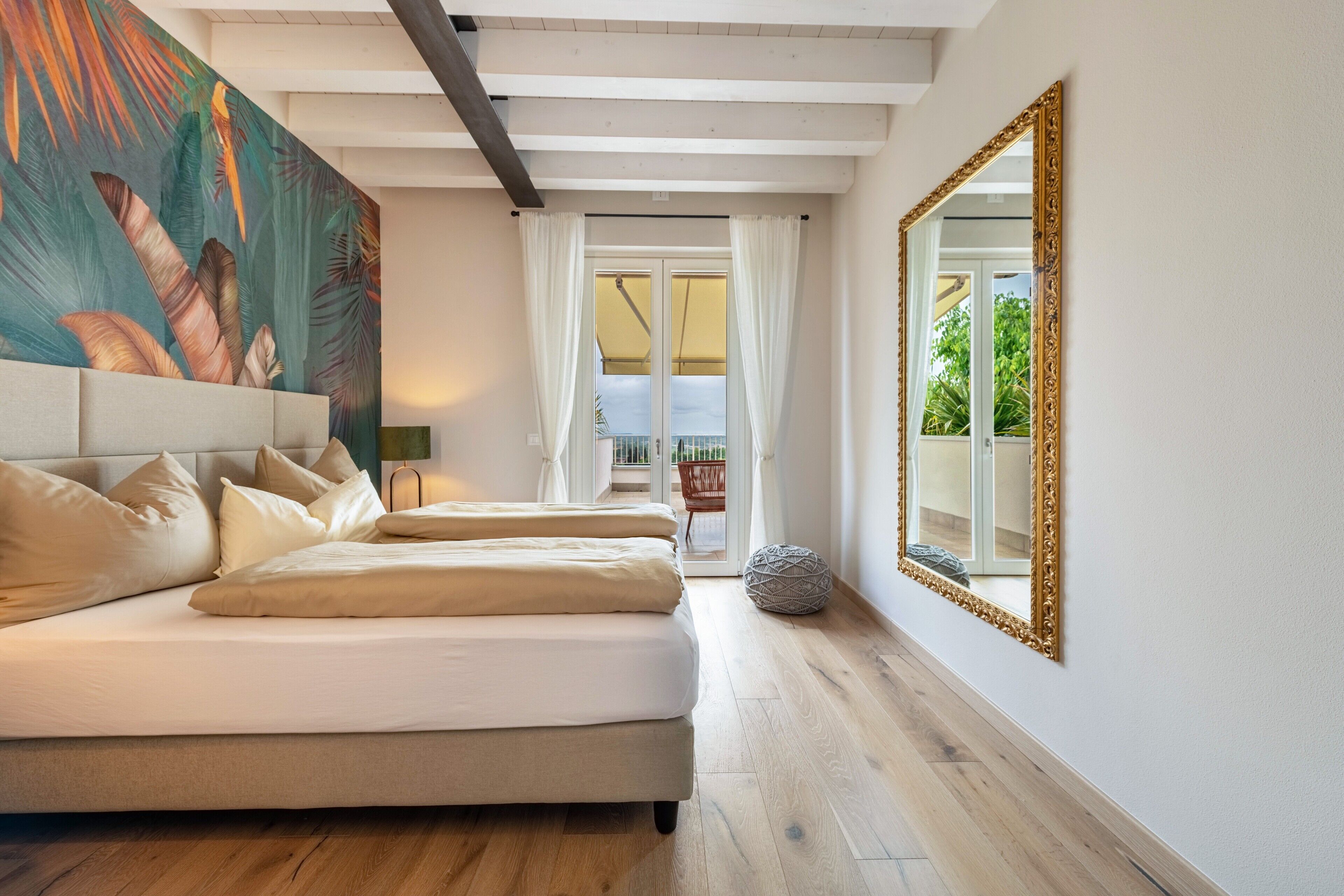 3 slaapkamers, een strijkplank/strijkijzer, gratis wifi, beddengoed