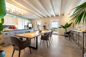 Dining - Villa "Cavalino Boutiquehouse" with Lake View, Pool & Wi-Fi (Cavaion Veronese)