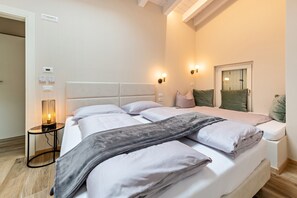 1 bedroom, free WiFi, bed sheets - Apartment "Cavalino Boutique 2" with Lake View, Terrace & Wi-Fi (Cavaion Veronese)